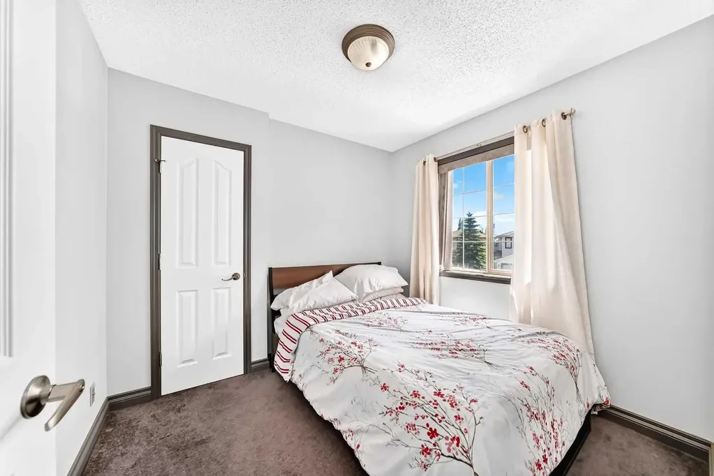 283 Applestone Park SE Calgary AB T2A 7W3