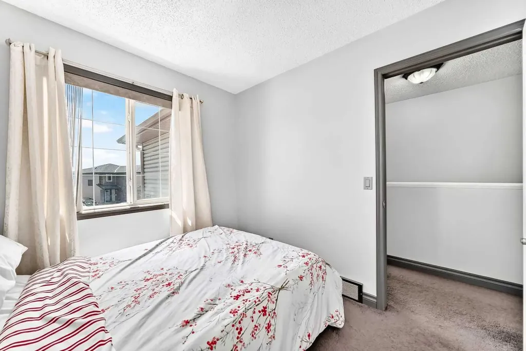 283 Applestone Park SE Calgary AB T2A 7W3