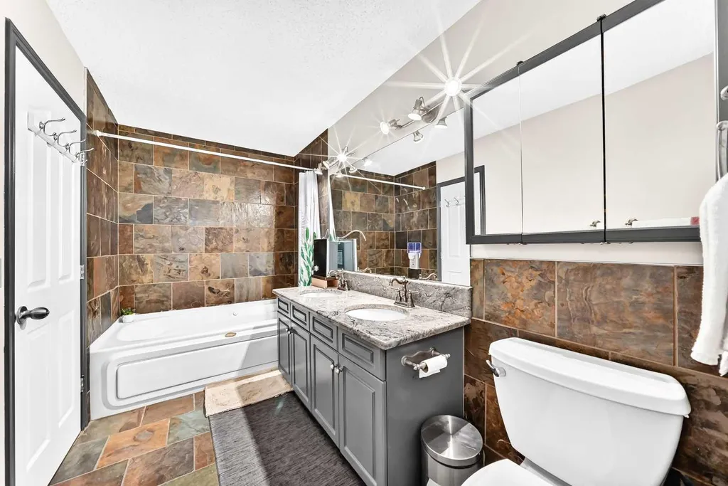 283 Applestone Park SE Calgary AB T2A 7W3