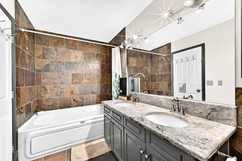 283 Applestone Park SE Calgary AB T2A 7W3