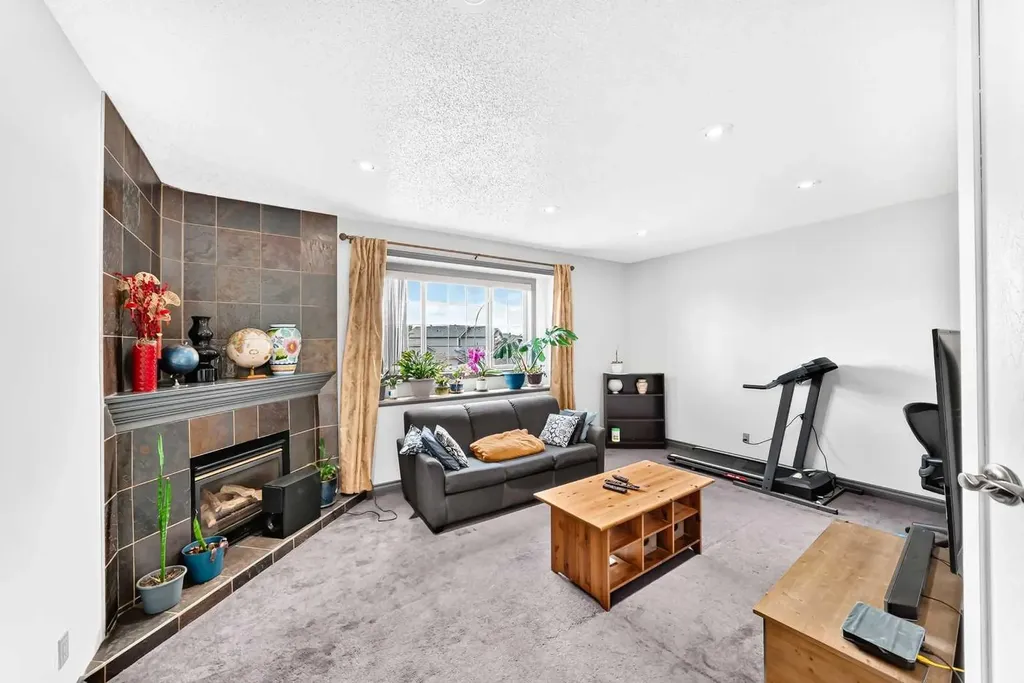 283 Applestone Park SE Calgary AB T2A 7W3