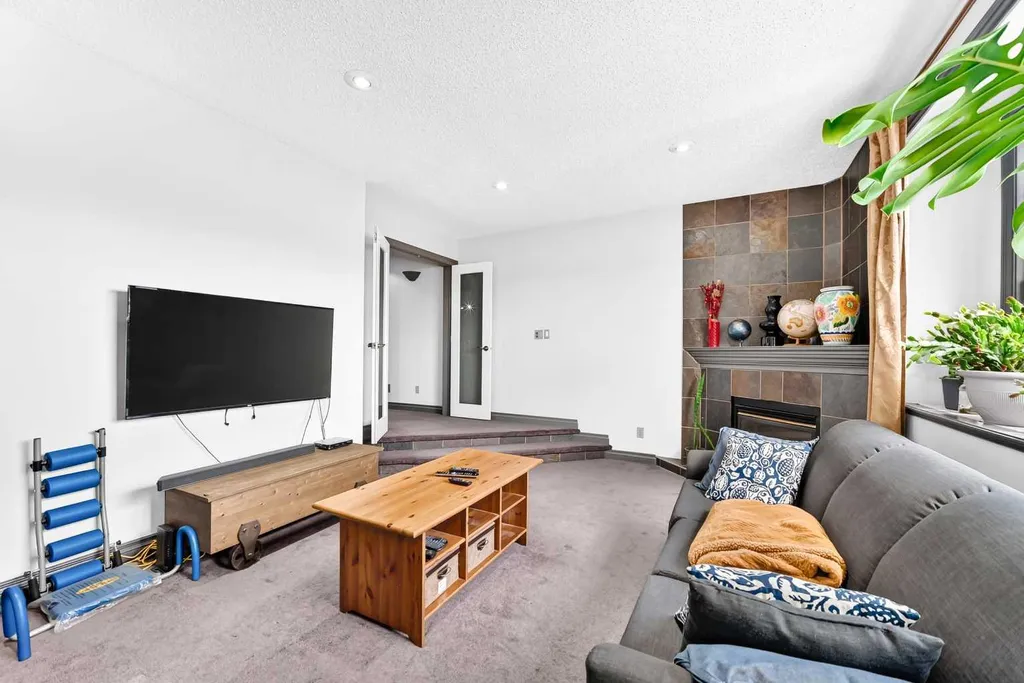 283 Applestone Park SE Calgary AB T2A 7W3