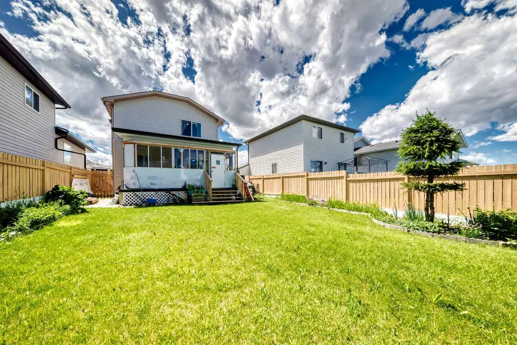 283 Applestone Park SE Calgary AB T2A 7W3