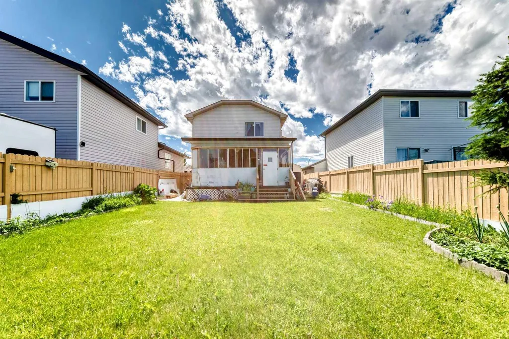 283 Applestone Park SE Calgary AB T2A 7W3