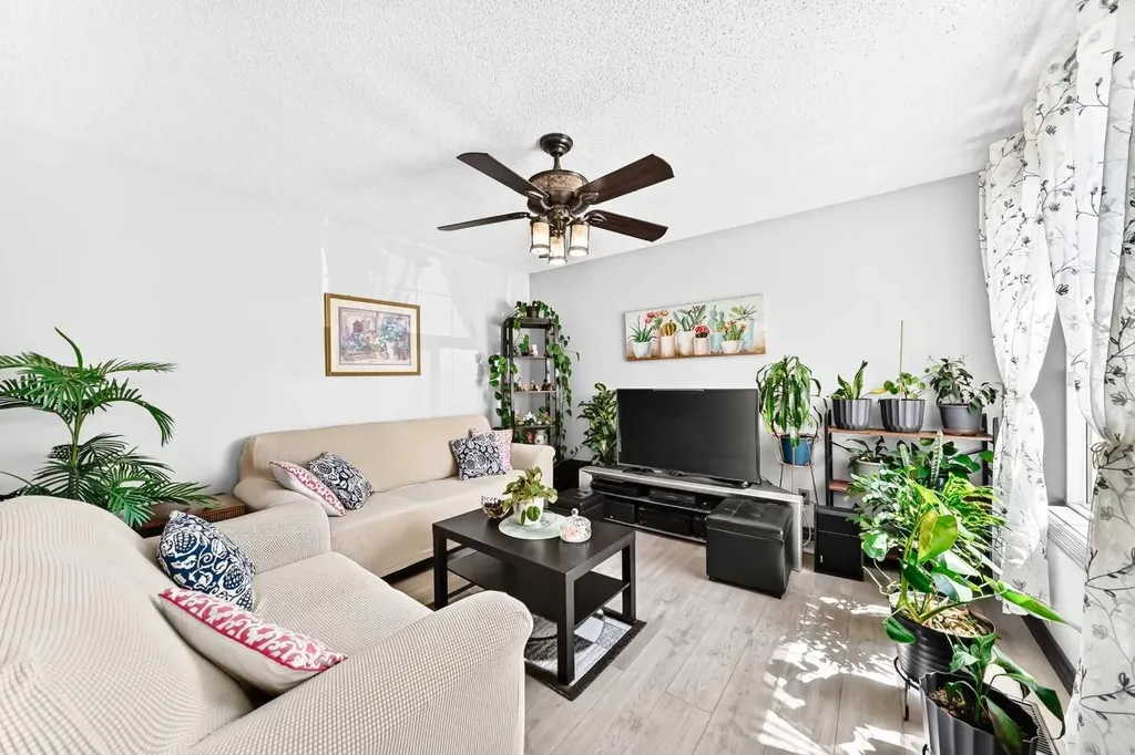 283 Applestone Park SE Calgary AB T2A 7W3