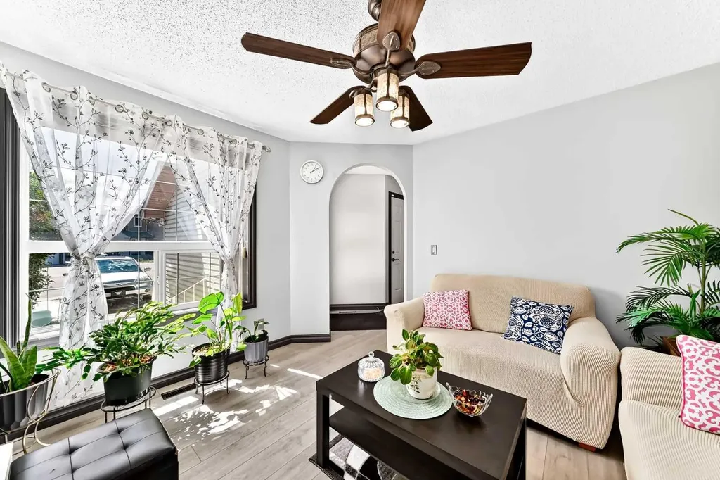 283 Applestone Park SE Calgary AB T2A 7W3