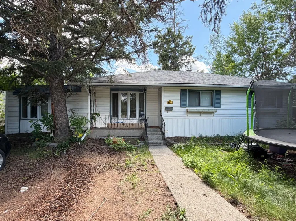 8131 44 Avenue NW Calgary AB T3B 1Y1