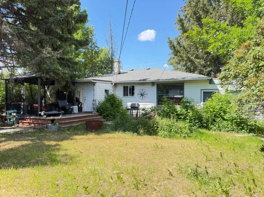 8131 44 Avenue NW Calgary AB T3B 1Y1
