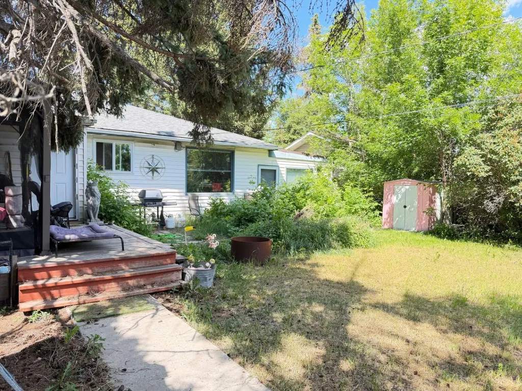 8131 44 Avenue NW Calgary AB T3B 1Y1