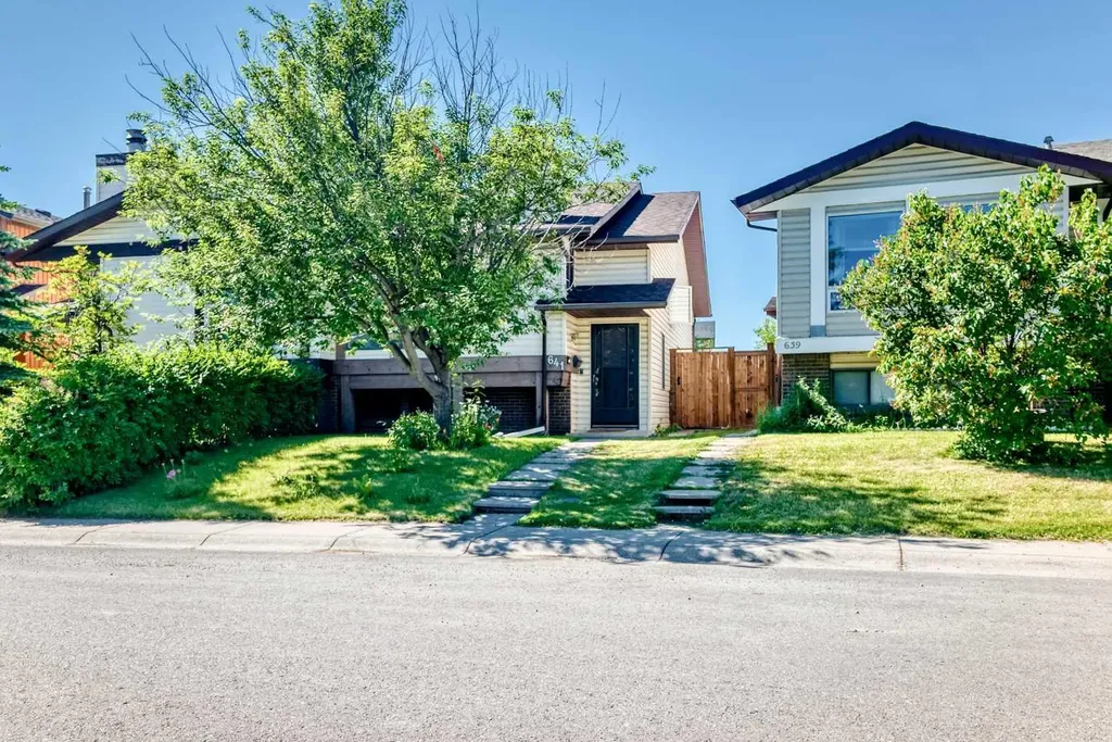 641 Whitewood Road NE Calgary AB T1Y 4A1