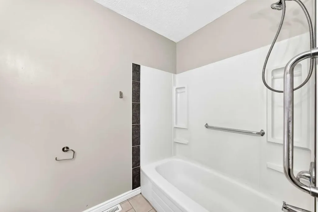 641 Whitewood Road NE Calgary AB T1Y 4A1