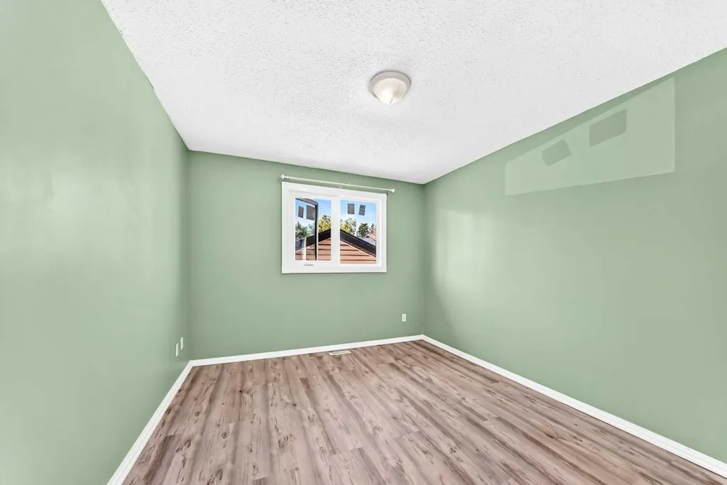 641 Whitewood Road NE Calgary AB T1Y 4A1