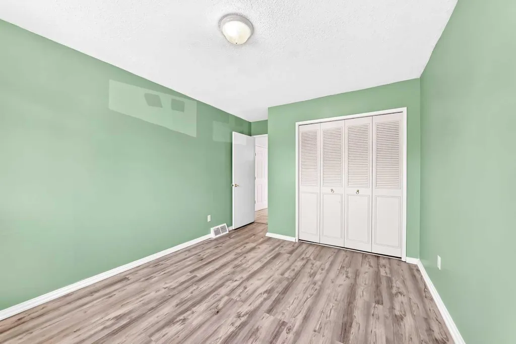 641 Whitewood Road NE Calgary AB T1Y 4A1