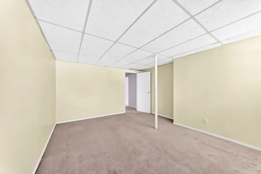 641 Whitewood Road NE Calgary AB T1Y 4A1