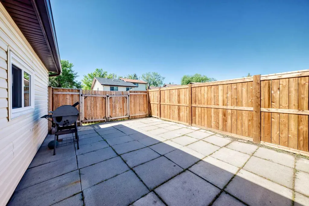 641 Whitewood Road NE Calgary AB T1Y 4A1