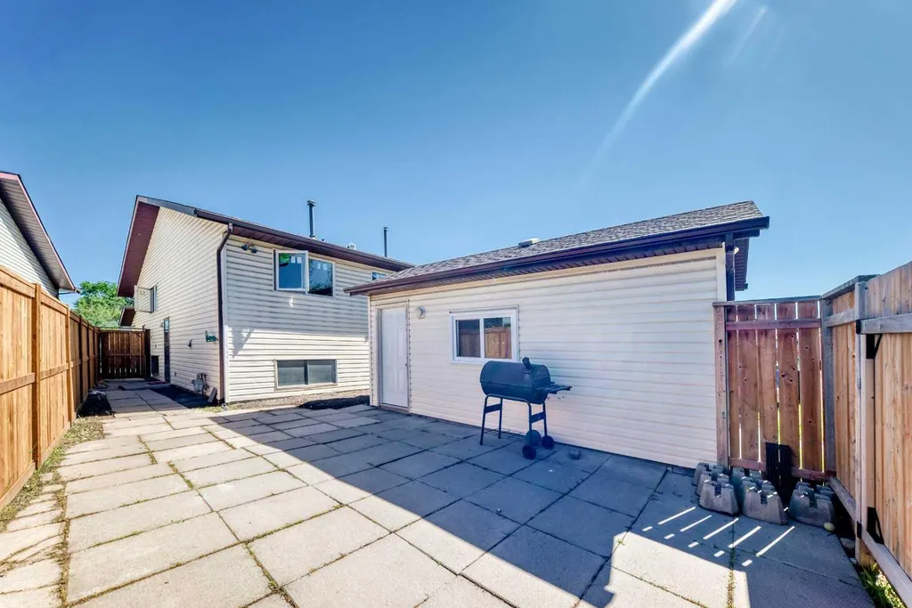 641 Whitewood Road NE Calgary AB T1Y 4A1