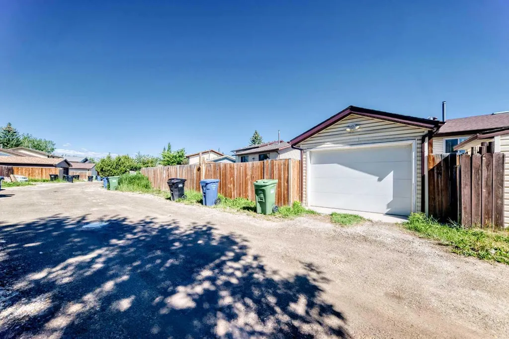 641 Whitewood Road NE Calgary AB T1Y 4A1