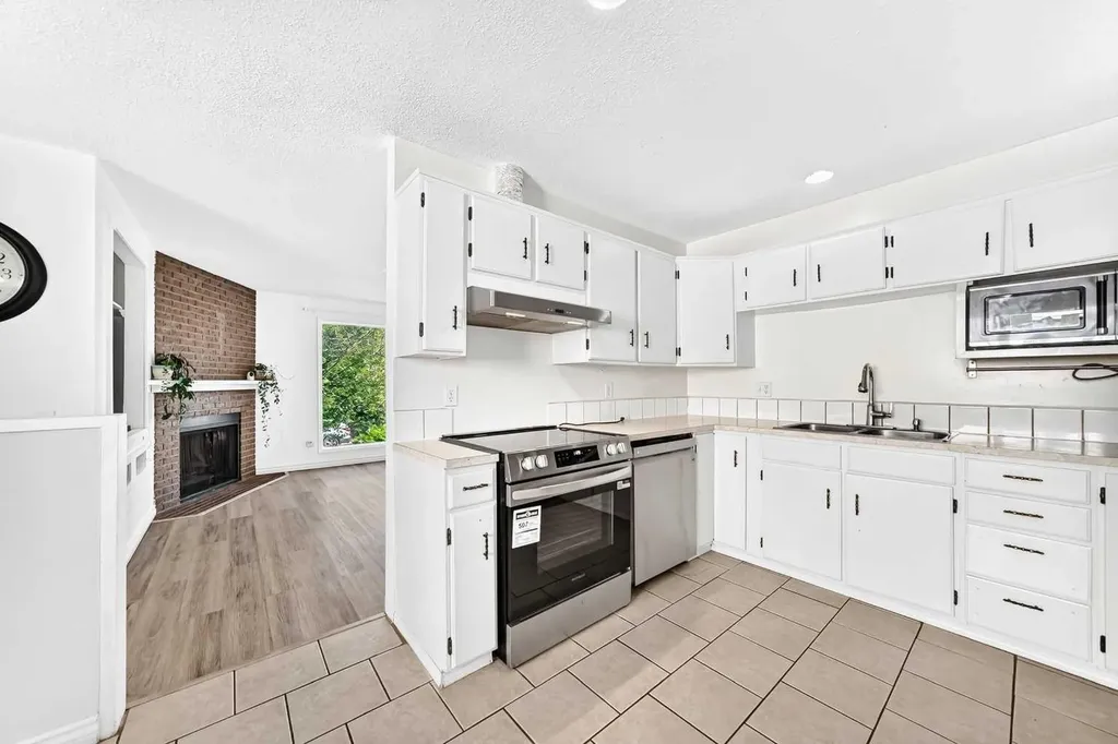 641 Whitewood Road NE Calgary AB T1Y 4A1