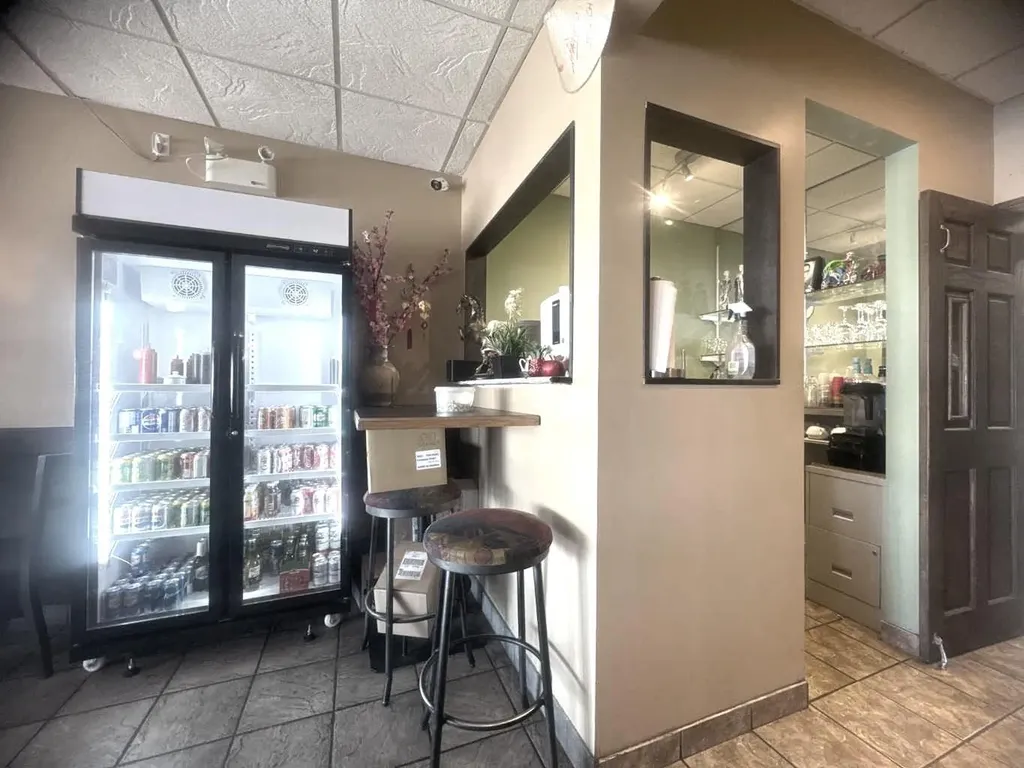 11225 30 Street SW Calgary AB T2W 4N5
