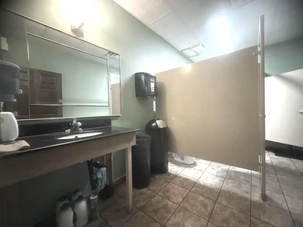 11225 30 Street SW Calgary AB T2W 4N5