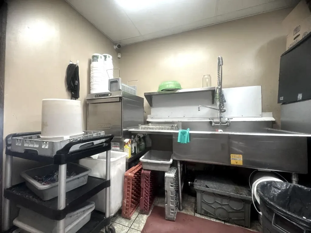 11225 30 Street SW Calgary AB T2W 4N5