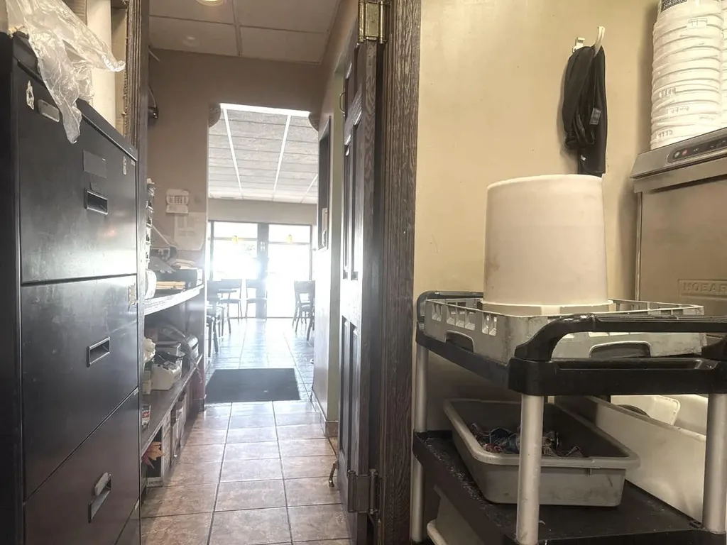 11225 30 Street SW Calgary AB T2W 4N5