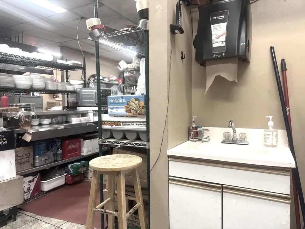 11225 30 Street SW Calgary AB T2W 4N5