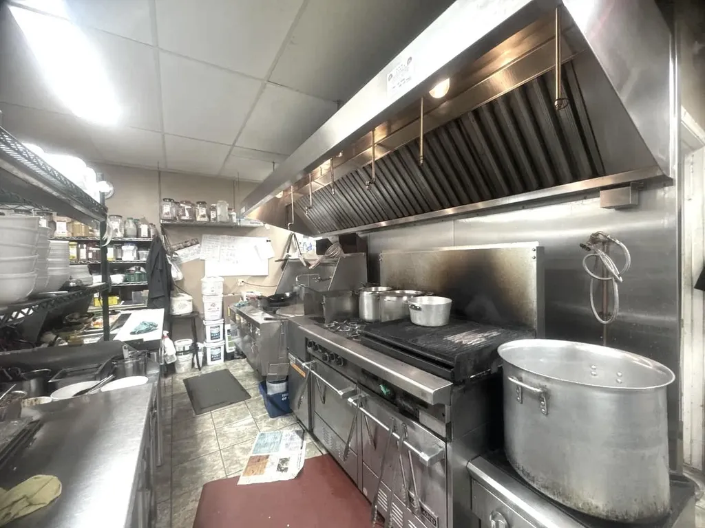 11225 30 Street SW Calgary AB T2W 4N5