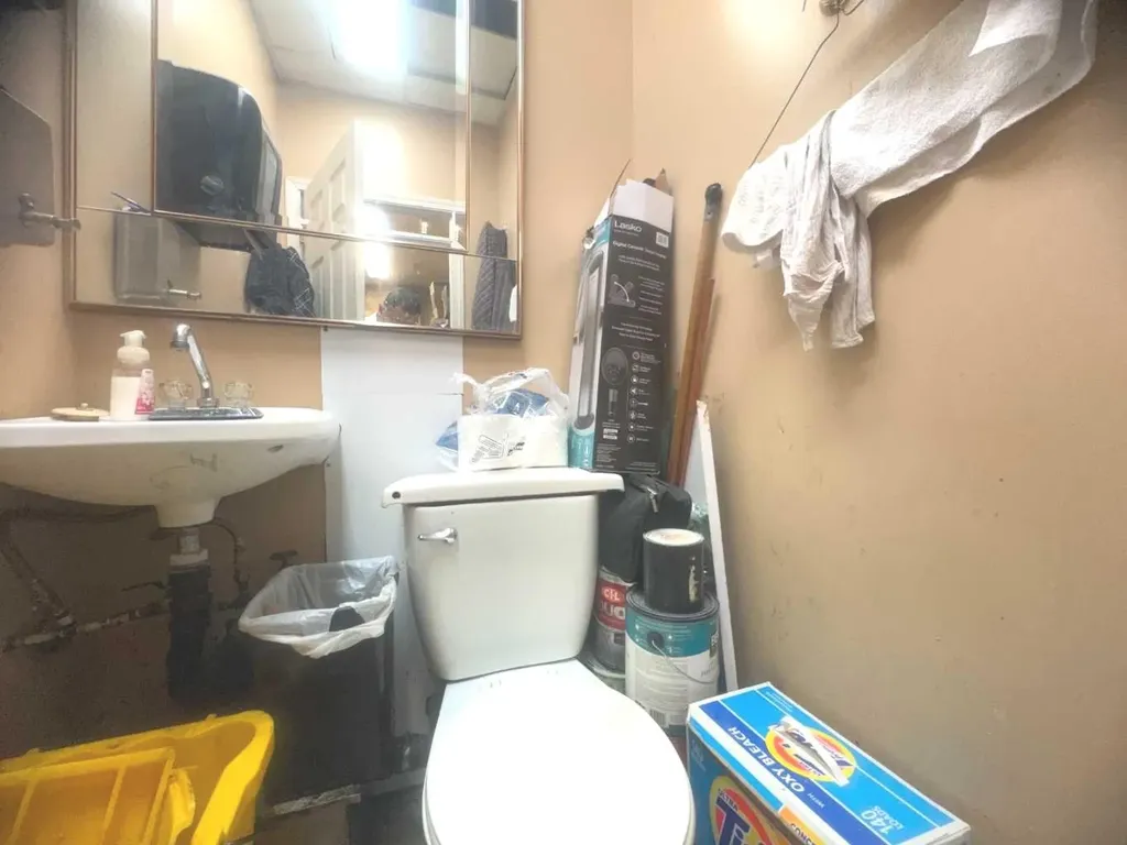 11225 30 Street SW Calgary AB T2W 4N5