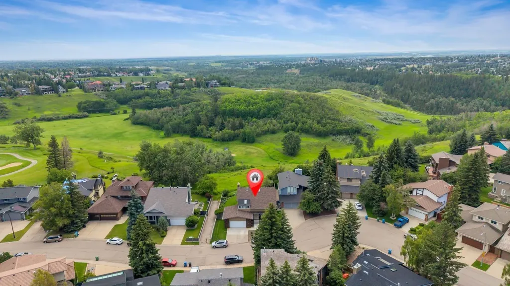 24 Woodgrove Crescent SW Calgary AB T2W 3Z1