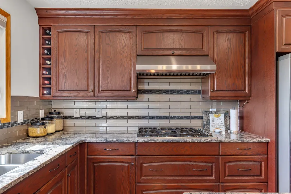 24 Woodgrove Crescent SW Calgary AB T2W 3Z1