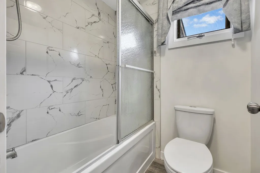 24 Woodgrove Crescent SW Calgary AB T2W 3Z1