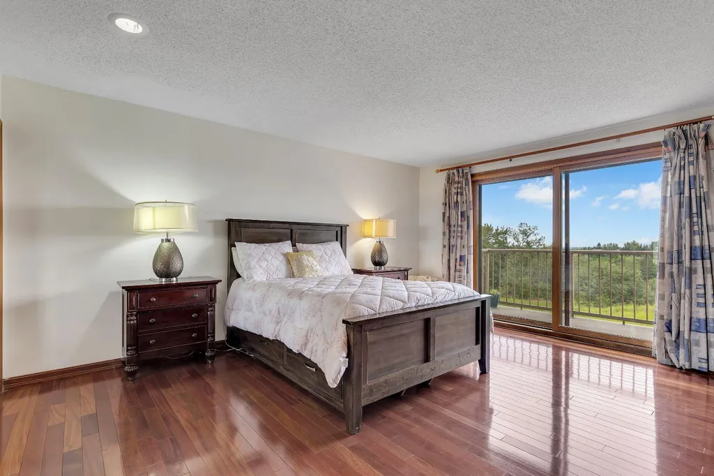 24 Woodgrove Crescent SW Calgary AB T2W 3Z1