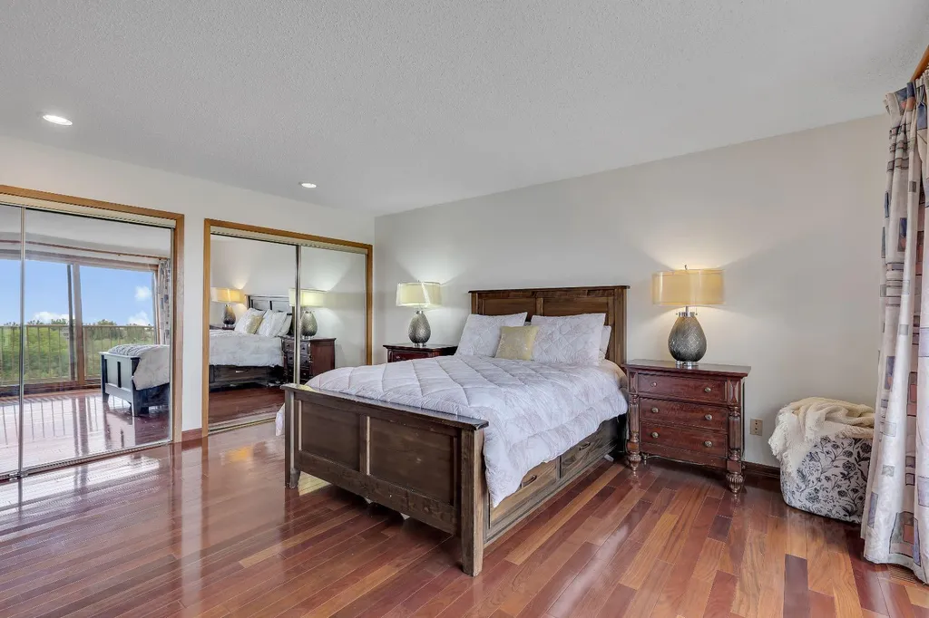24 Woodgrove Crescent SW Calgary AB T2W 3Z1