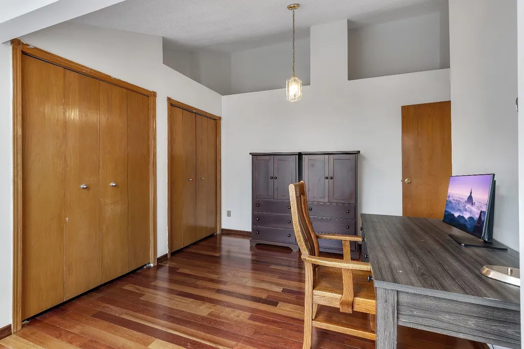 24 Woodgrove Crescent SW Calgary AB T2W 3Z1