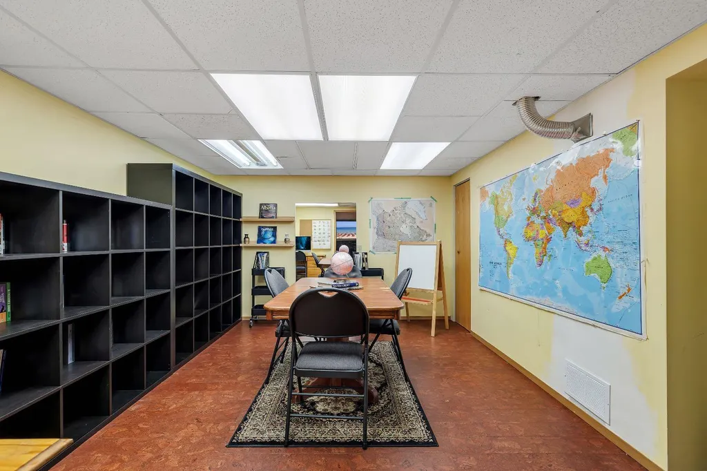 24 Woodgrove Crescent SW Calgary AB T2W 3Z1