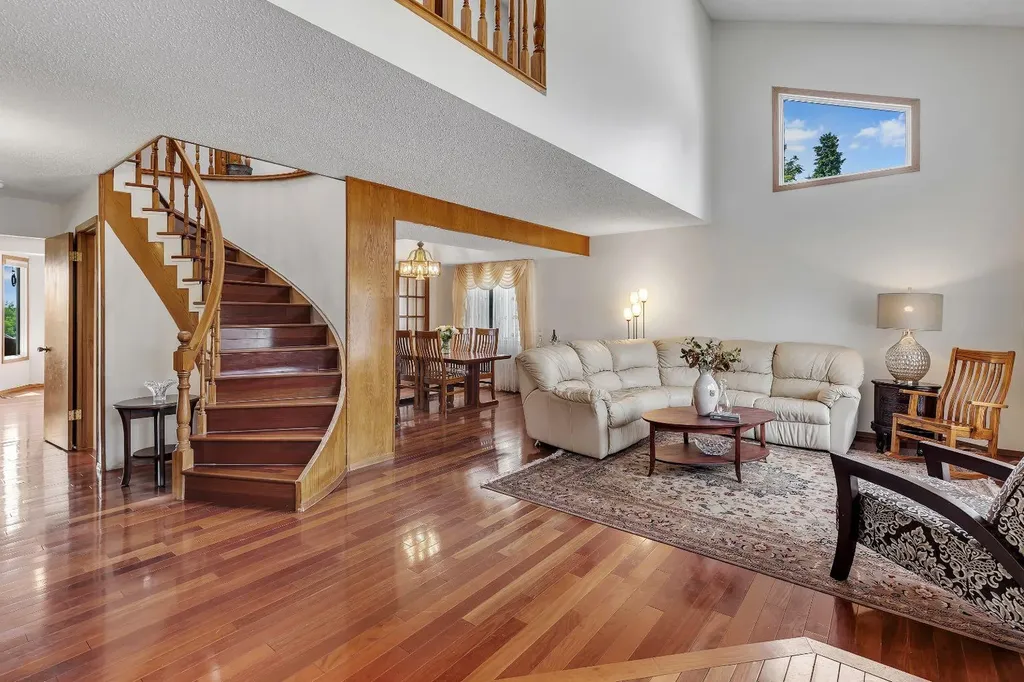 24 Woodgrove Crescent SW Calgary AB T2W 3Z1