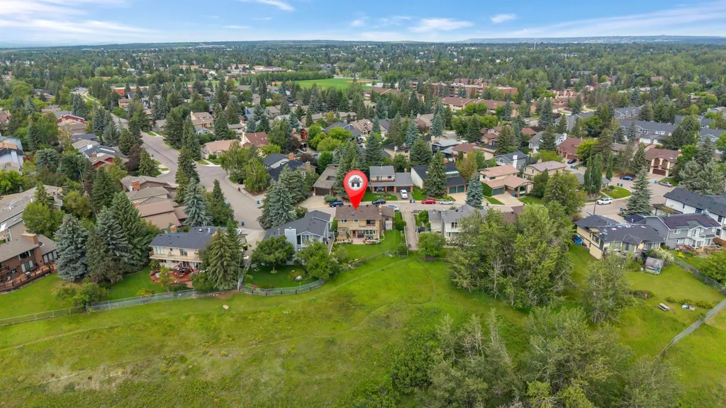 24 Woodgrove Crescent SW Calgary AB T2W 3Z1