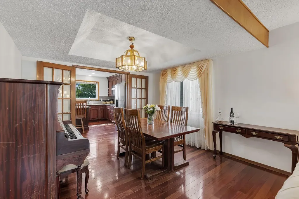 24 Woodgrove Crescent SW Calgary AB T2W 3Z1