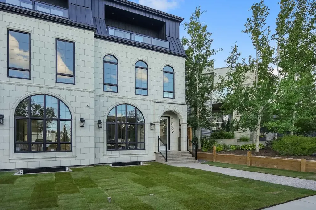 2535 19 Street SW Calgary AB T2T 4X4