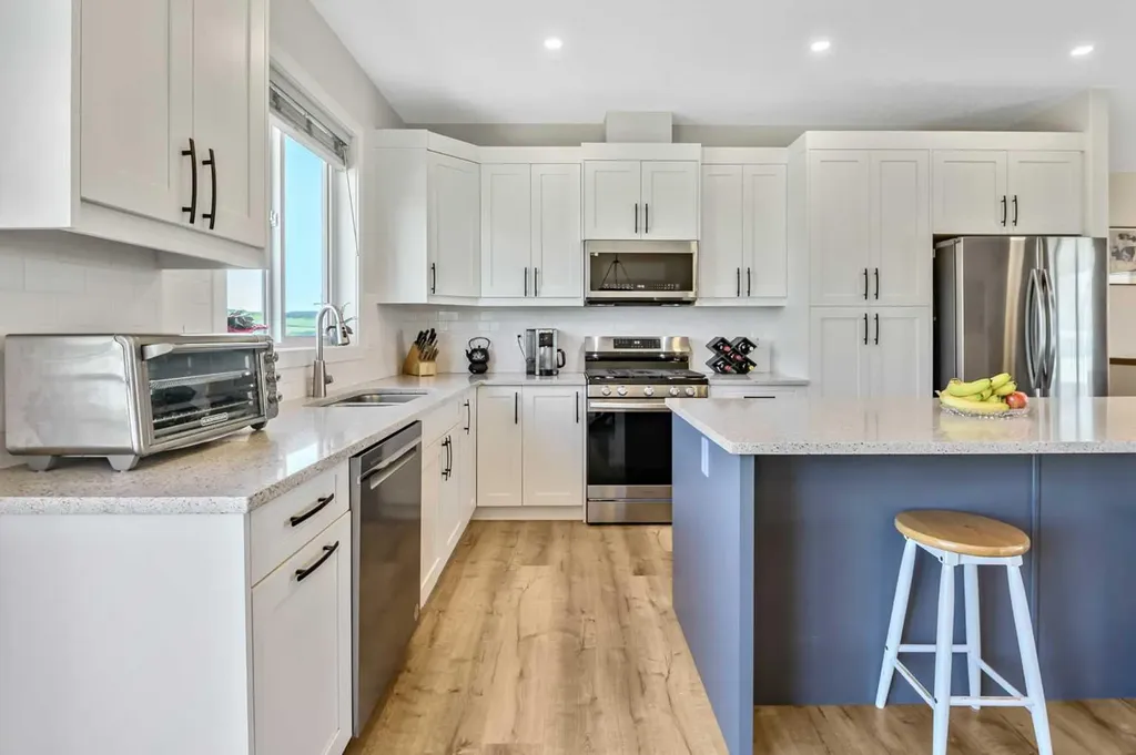 674 Anderson Close NW Diamond Valley AB T0L 2A0