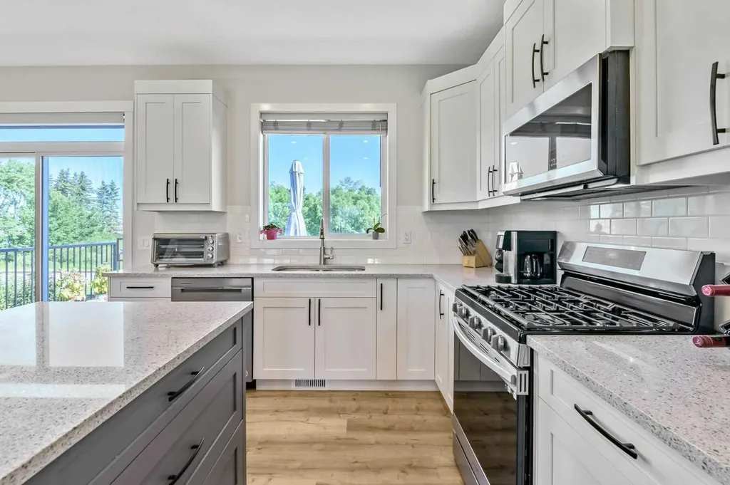 674 Anderson Close NW Diamond Valley AB T0L 2A0