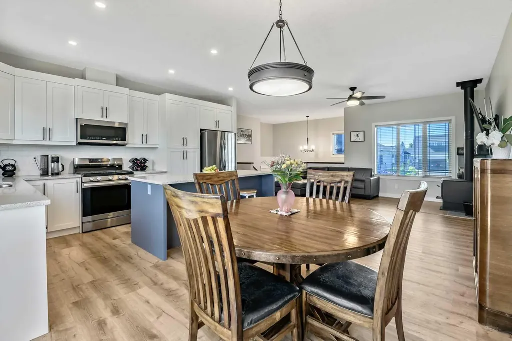 674 Anderson Close NW Diamond Valley AB T0L 2A0