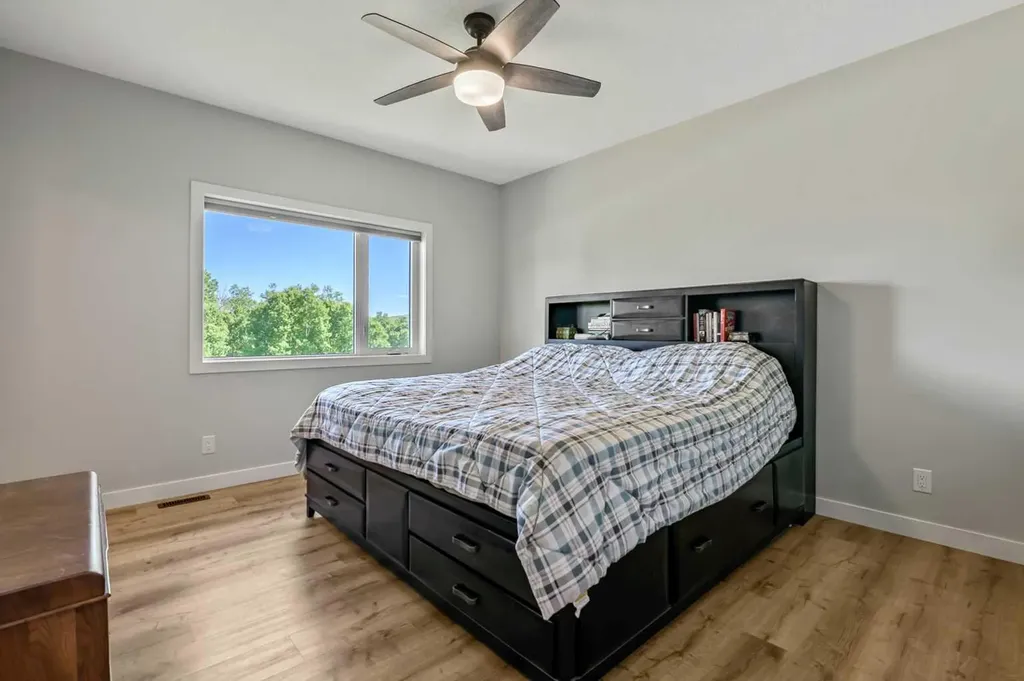 674 Anderson Close NW Diamond Valley AB T0L 2A0