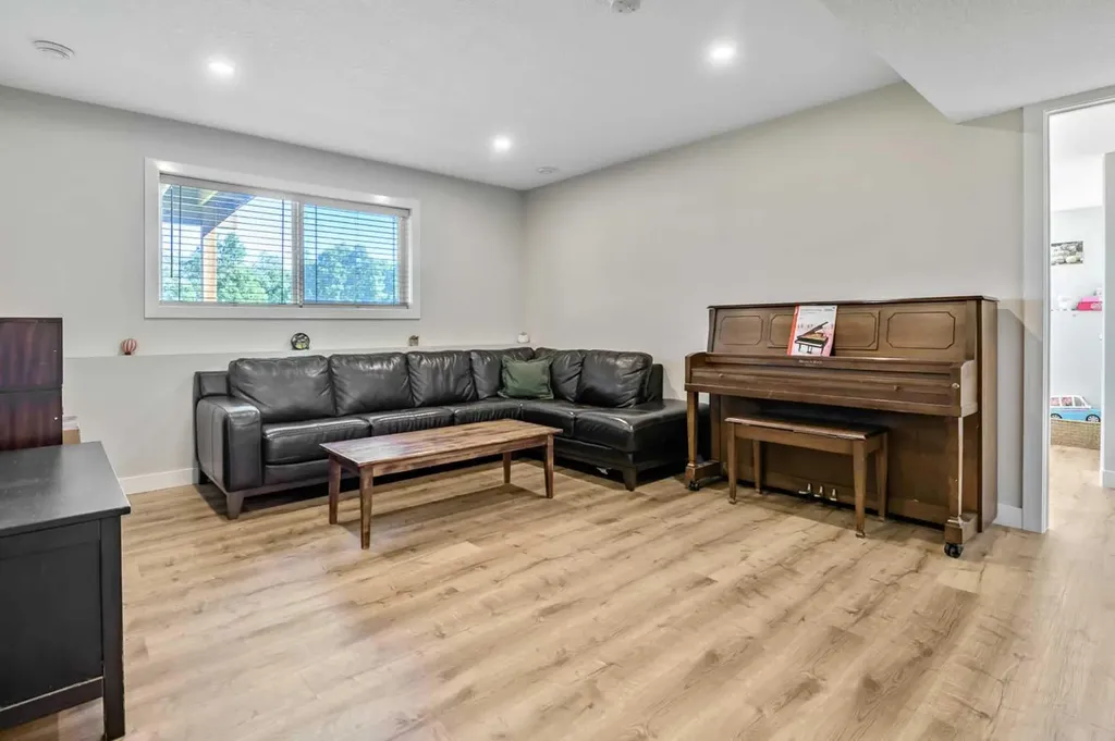 674 Anderson Close NW Diamond Valley AB T0L 2A0
