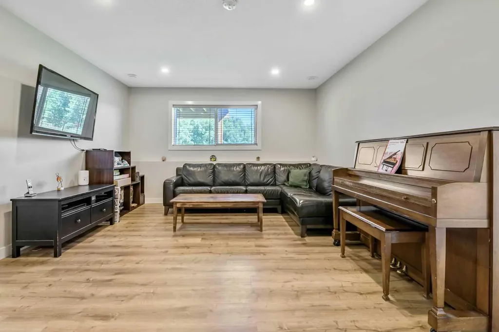 674 Anderson Close NW Diamond Valley AB T0L 2A0