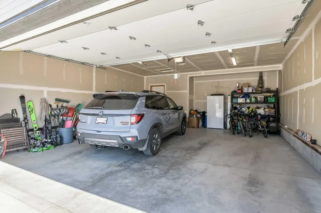 674 Anderson Close NW Diamond Valley AB T0L 2A0