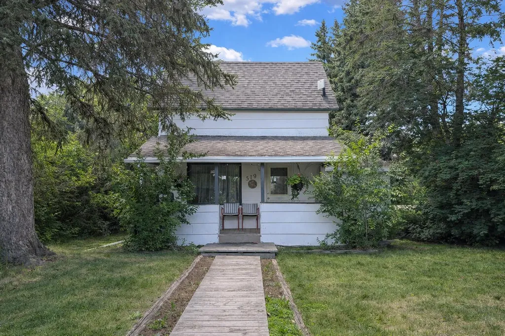 519 Arena Avenue Trochu AB T0M2C0