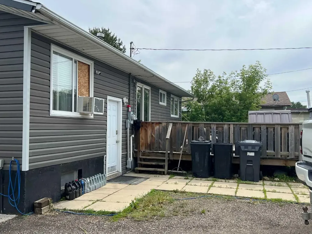 505 5 Avenue Fox Creek AB T0H 1P0