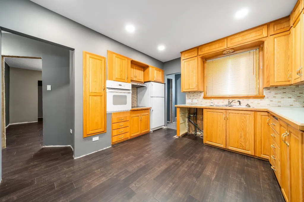 121 5 Street SE Medicine Hat AB T1A 0M4